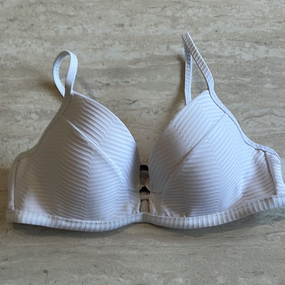 Woman’s Shade & Shore bikini - Picture 3 of 4